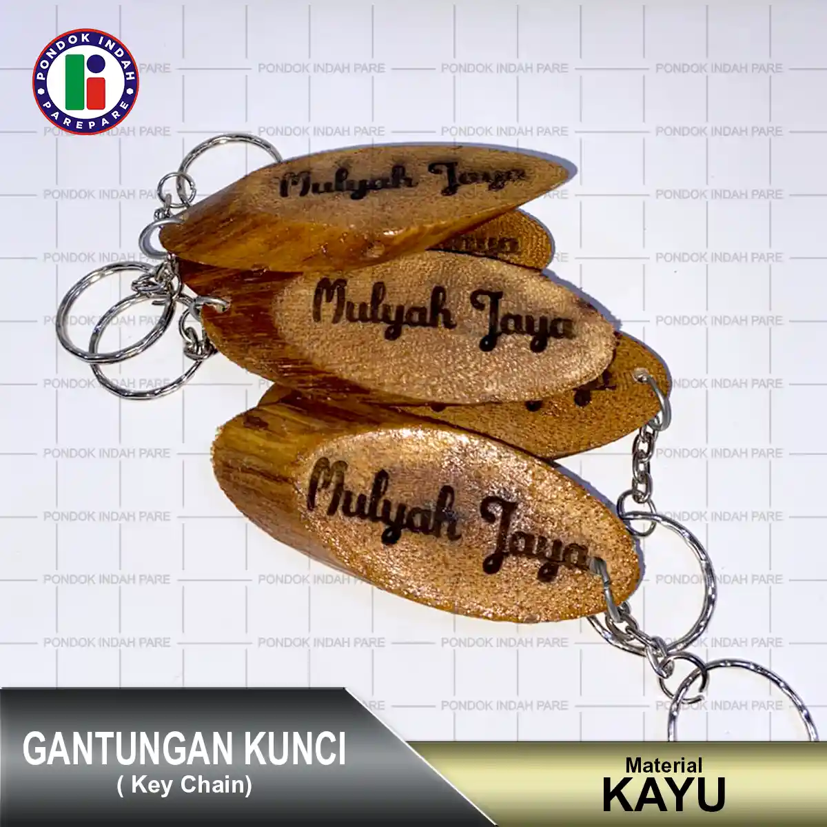 Gantungan kunci custom berbahan kayu dengan ukiran nama Mulyah Jaya, produksi Pondok Indah Parepare – desain natural dan elegan, cocok untuk souvenir bisnis dan hadiah personal.