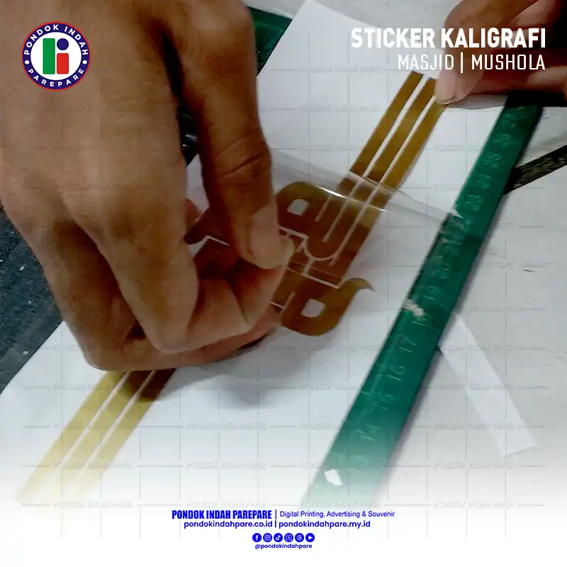 Proses produksi Cutting sticker kaligrafi islam warna gold 1