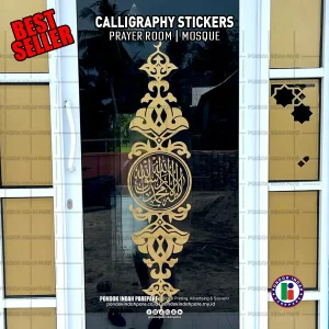 Proses pemasangan Cutting sticker kaligrafi islam warna gold di pintu Masjid